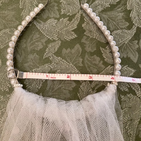 Vintage Pearl Headband With Tulle Veil - Picture 11 of 15